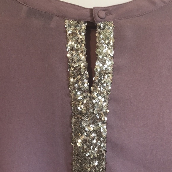 COVET mauve cold shoulder blouse with gold sequin accents size XS oversized - Picture 7 of 12